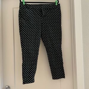 Black & white patterned Old Navy Pixie pants. Size 14